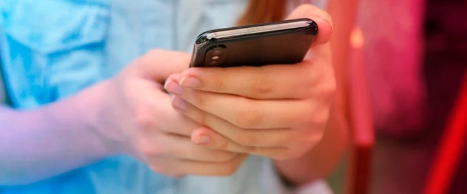 Senado aprueba Proyecto de Ley 261 que restringe uso de redes sociales para menores de 14 años imagen de la publicación