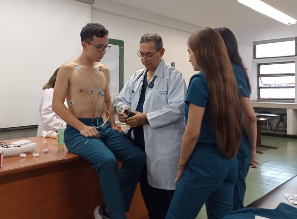 UIS celebra 30 años del Grupo de Investigación en Electrocardiografía imagen de la publicación