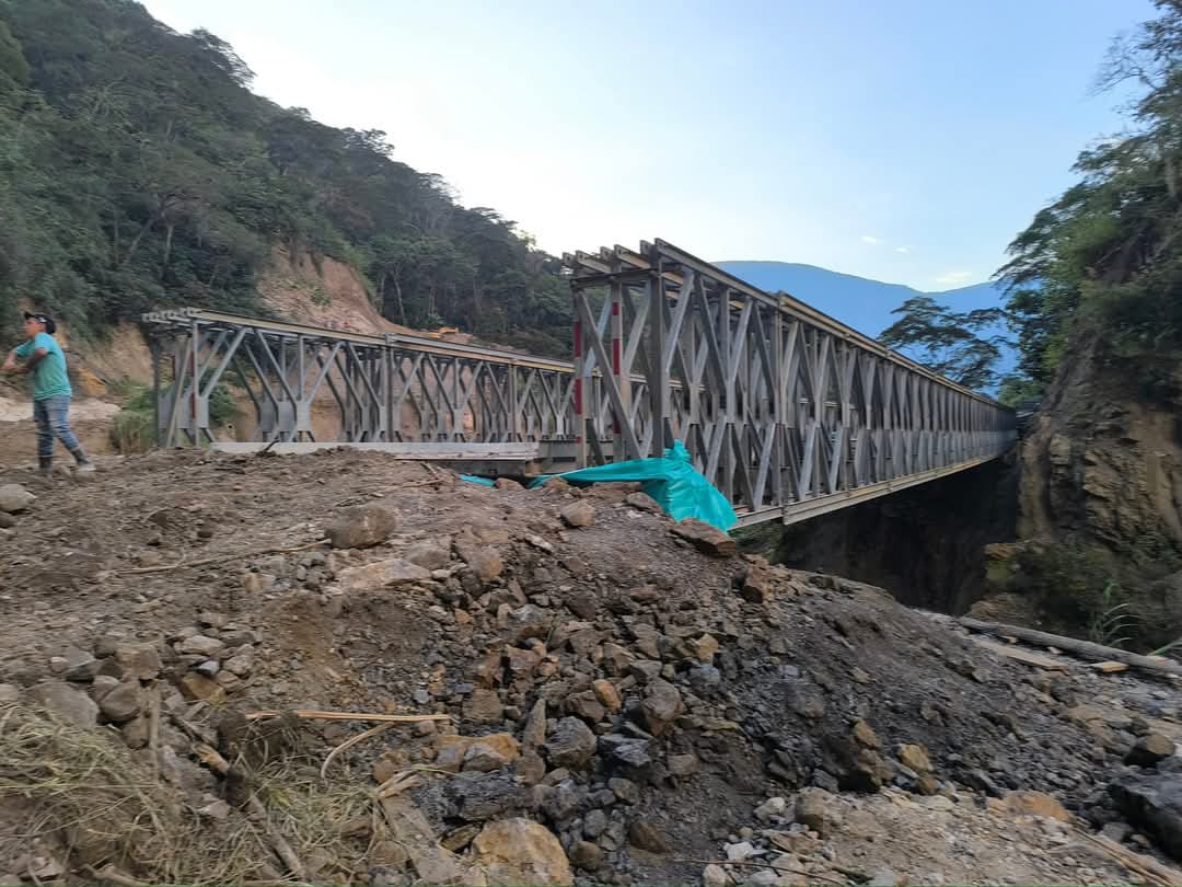 VIDEO. Puente militar sobre el río Congreso restablece comunicación en San Andrés (S) imagen de la publicación