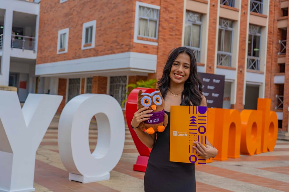 Valeria Díaz, la mejor Icfes nacional, comienza su futuro en la UNAB imagen de la publicación