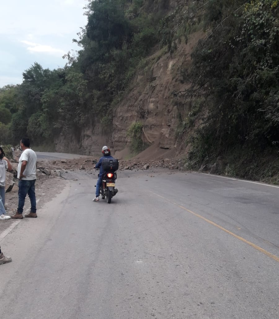 Continúan los trabajos para normalizar el paso en la vía San Gil-Socorro imagen de la publicación