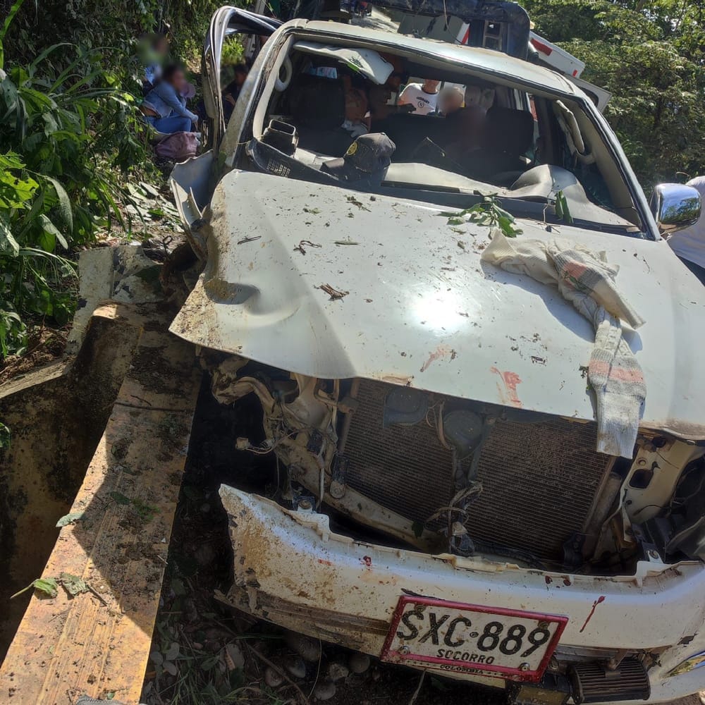 Accidente en la vía Socorro-Palmar deja 18 personas afectadas. imagen de la publicación