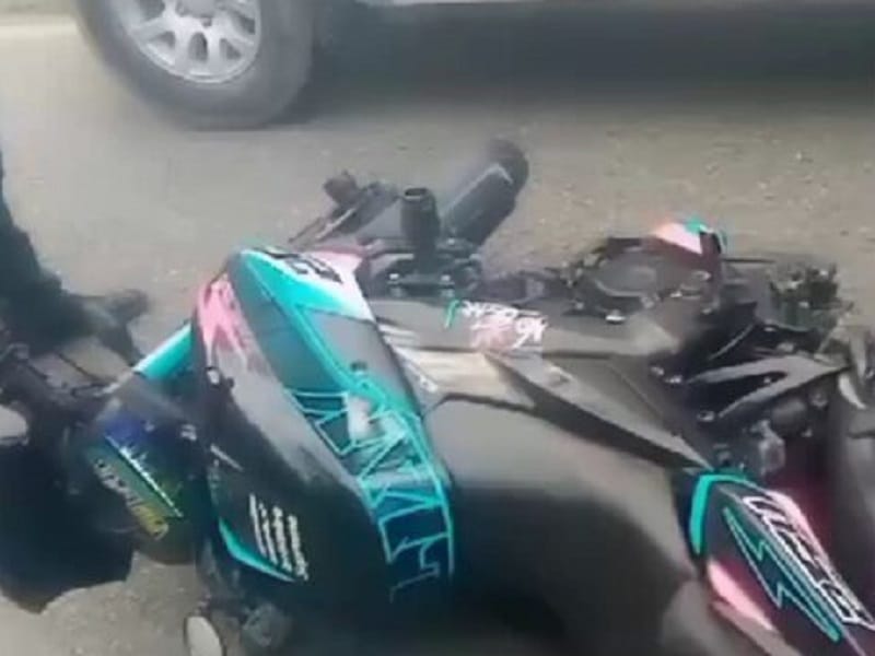 Trágico accidente cobró la vida de un motociclista y deja una joven herida en San Gil imagen de la publicación