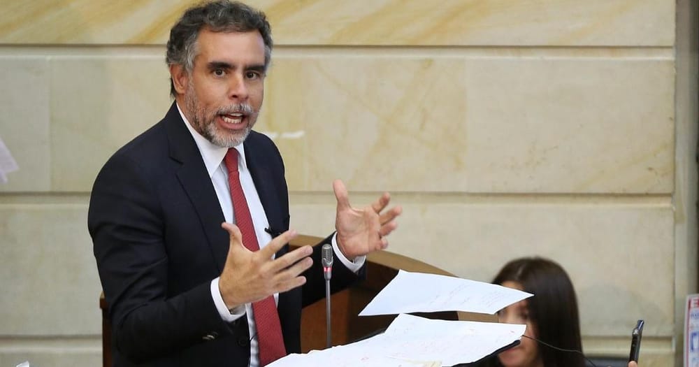 ¡Vuelve Benedetti! Petro lo nombró jefe de Gabinete imagen de la publicación