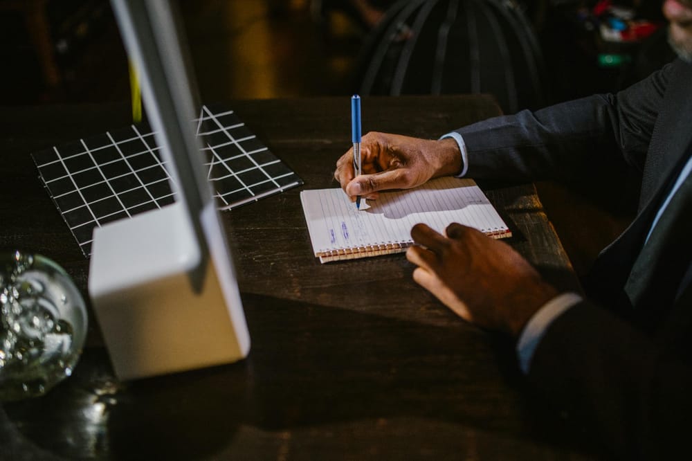 Banco Santander facilita acceso a 10 mil becas para cursos en línea imagen de la publicación
