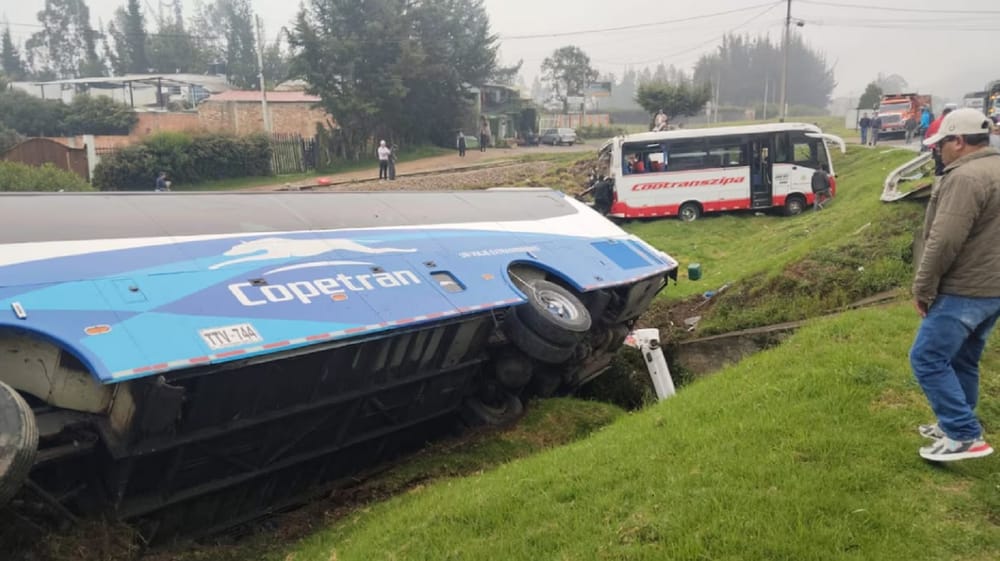 Impresionante accidente en la vía Bogotá - Tunja deja tres fallecidos y 33 heridos imagen de la publicación