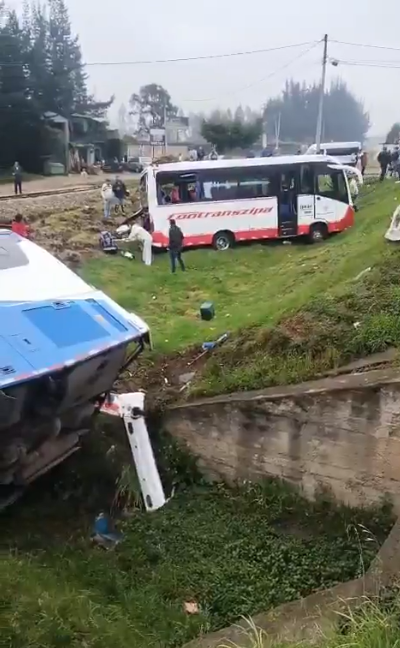 EN VIDEO: se registra fuerte accidente de dos buses en la vía Bogotá-Tunja imagen de la publicación