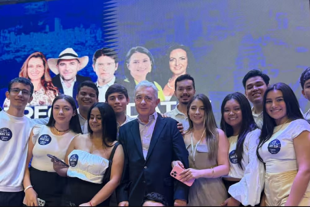 La campaña electoral necesita nuevos aliados y el expresidente Uribe propuso 5 candidatos presidenciales imagen de la publicación