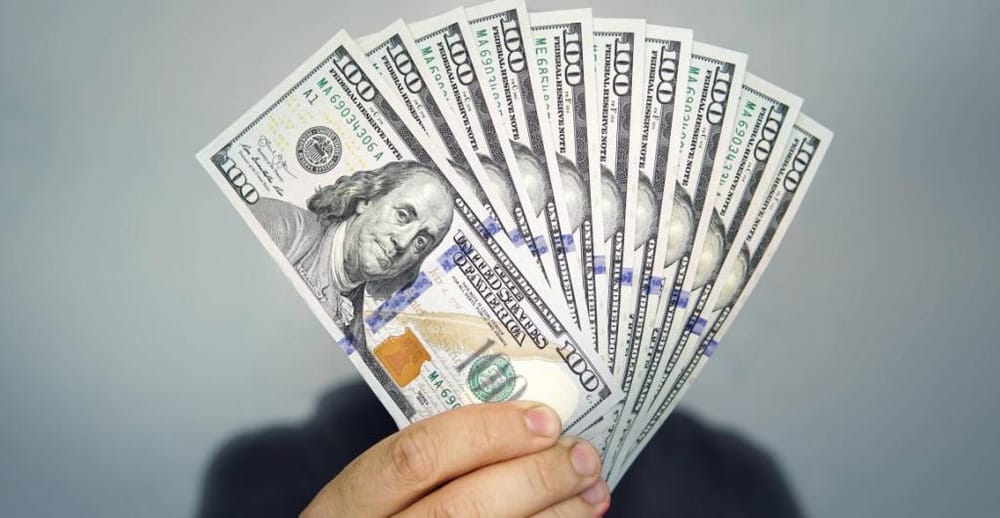 Dólar cae este viernes y se negocia por debajo de $4.100 por turbulencias comerciales imagen de la publicación