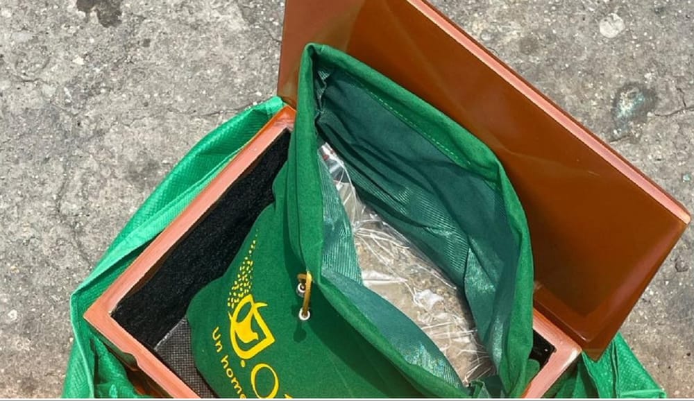 ¡Insólito! Hallan urna con cenizas humanas en contenedor de basura imagen de la publicación