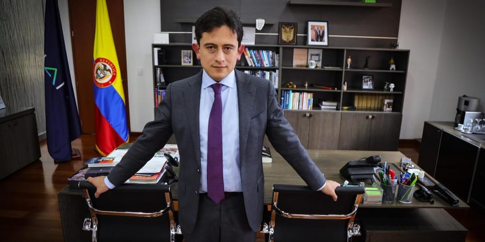 "Denúncieme": El desafío de Reyes a Gaviria tras acusaciones de omisión en caso de corrupción imagen de la publicación