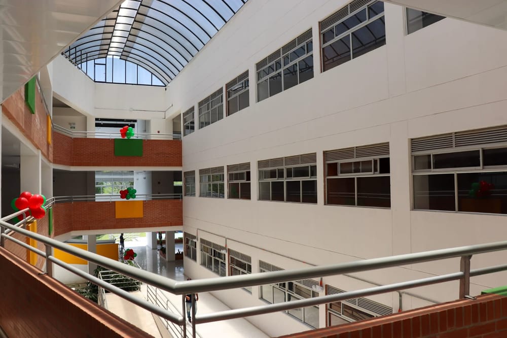 Nuevo megacolegio en Pinchote y apoyo escolar en Cabrera imagen de la publicación