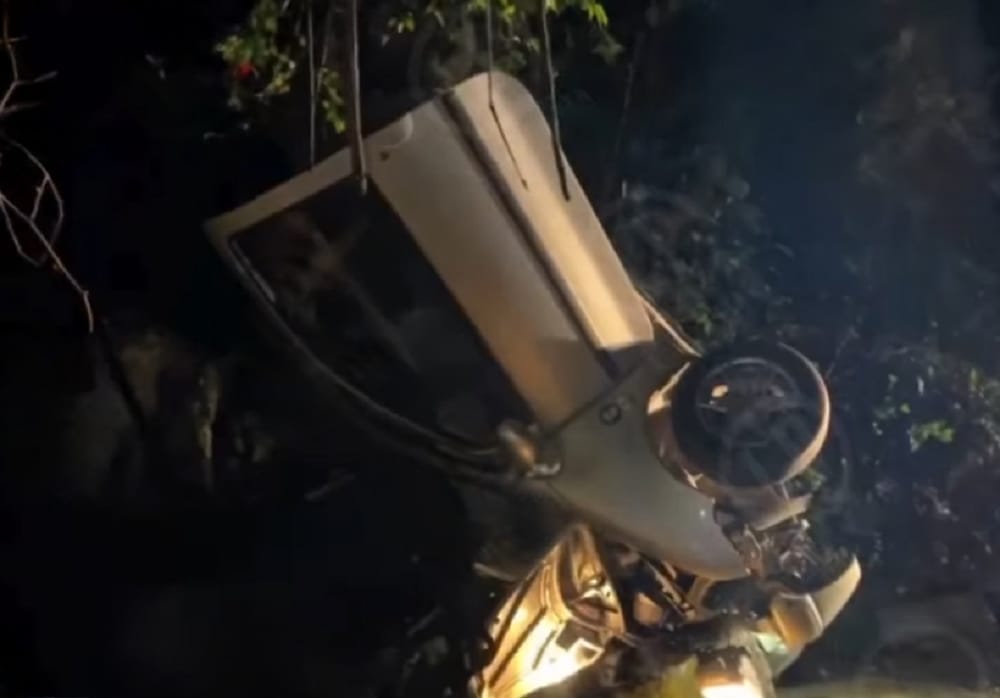 Camioneta impacta contra la montaña en vía San Gil - Barichara y ocupantes huyen tras recibir atención médica imagen de la publicación