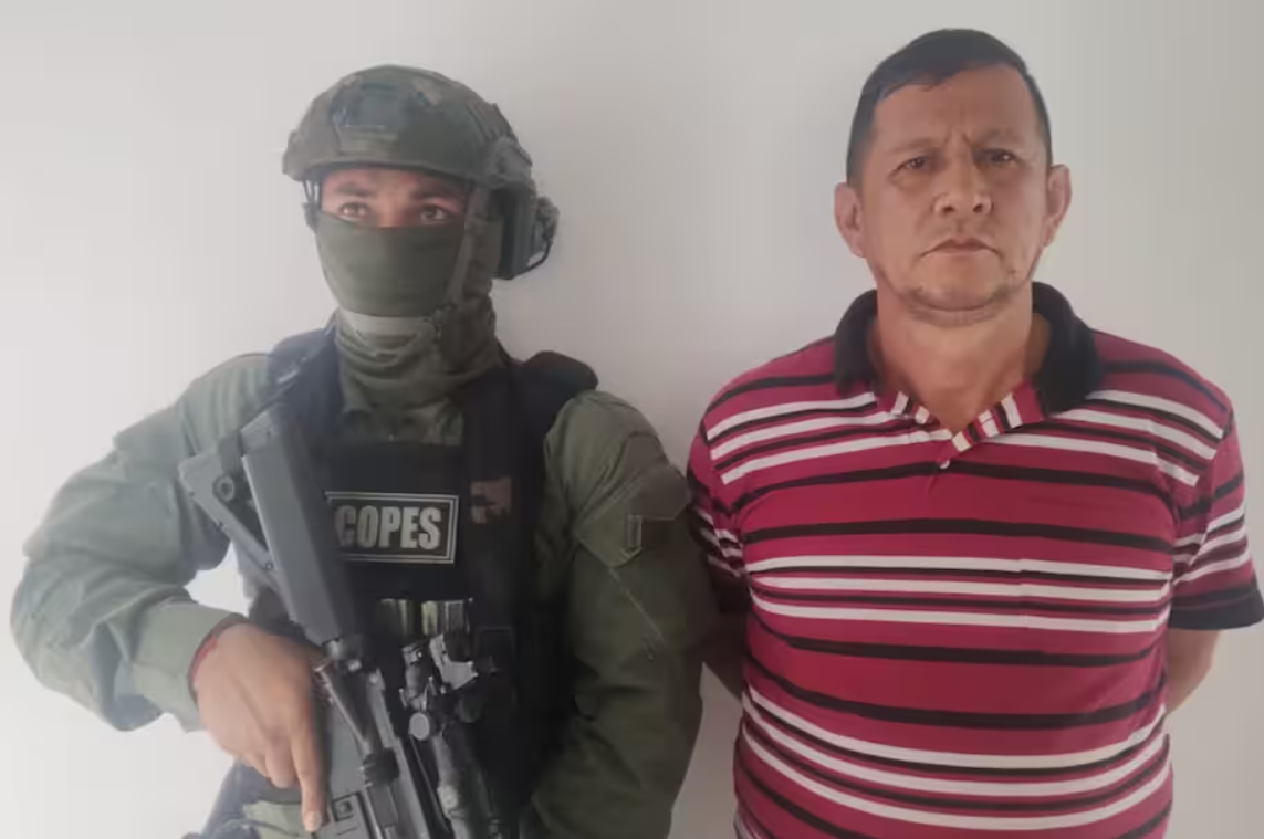 Capturan a alias ‘Robledo’, veterano hombre de confianza del ‘Mono Jojoy’ y cabecilla de disidencias de Iván Mordisco imagen de la publicación