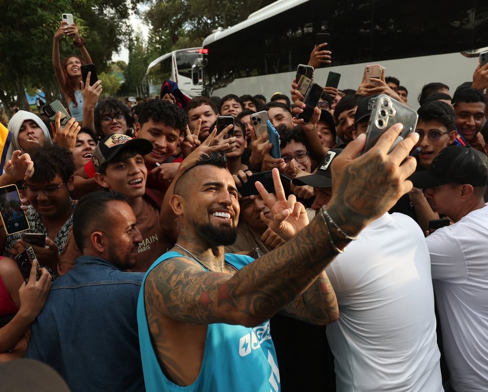 Colo Colo y Arturo Vidal desatan la locura en Bucaramanga imagen de la publicación