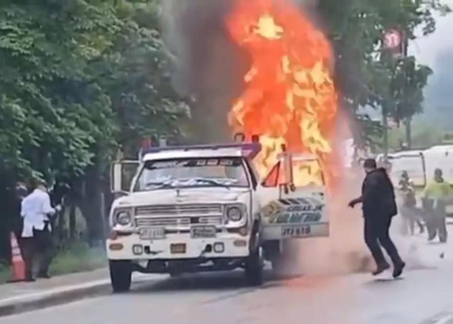 Video - Motociclista murió en accidente en la vía San Gil – Socorro y su moto se incendió tras el choque imagen de la publicación