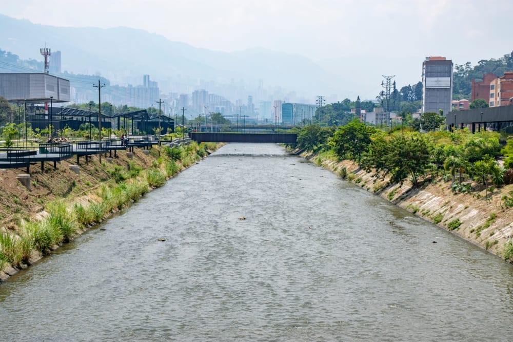 Hallan cadáver con múltiples heridas de arma blanca en el Río Medellín durante la Semana Santa imagen de la publicación