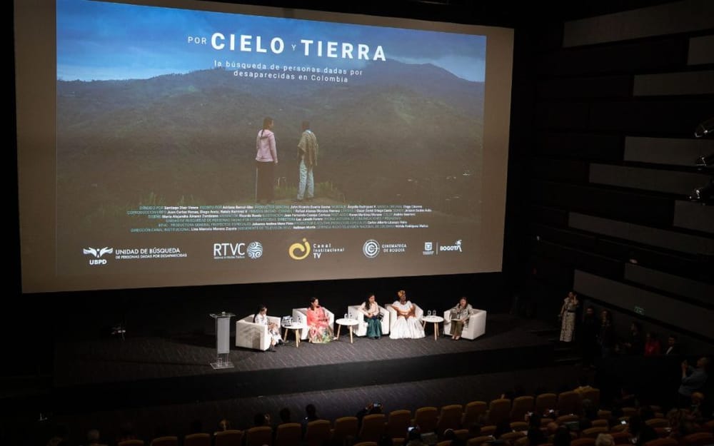 Documental colombiano sobre desaparecidos conmueve al público en Chicago imagen de la publicación