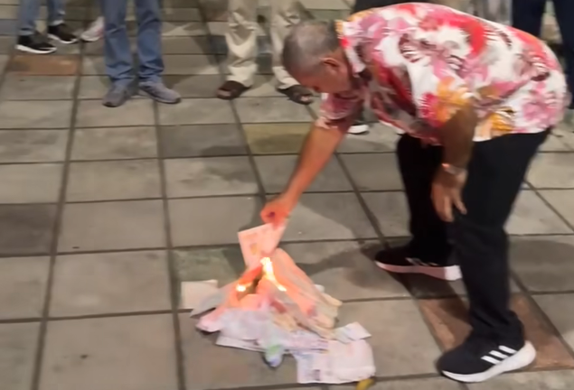 Barranqueños quemaron recibos de luz en rechazo al impuesto a la seguridad imagen de la publicación