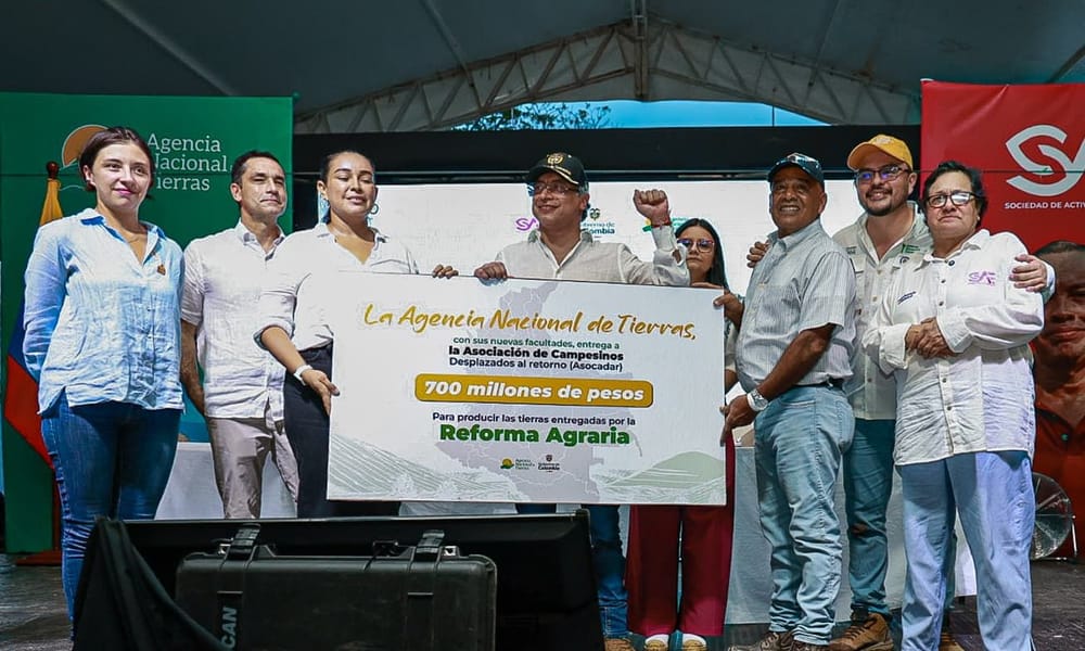 Desde Barrancabermeja, Petro exige llevar a la justicia a usurpadores que entregaron tierras a los narcos imagen de la publicación