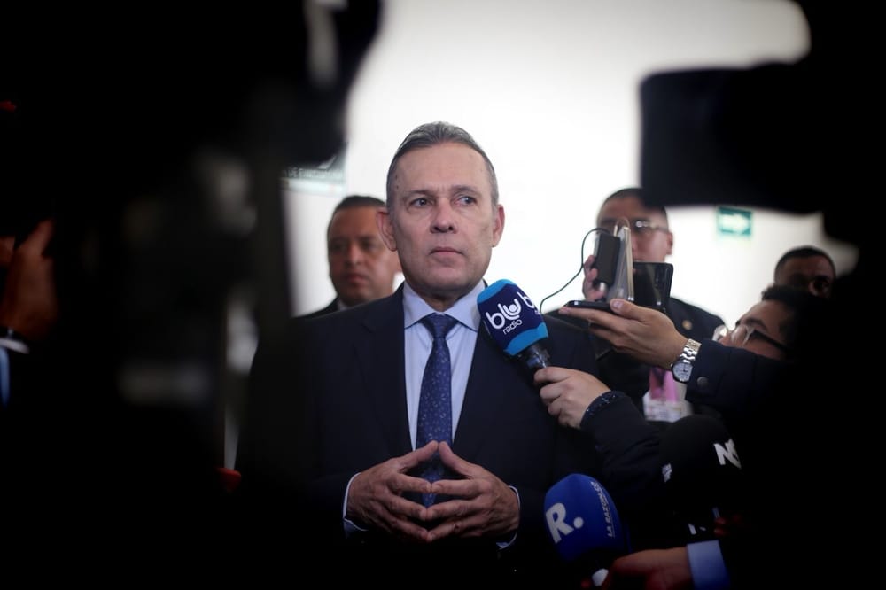 Desafío del Presidente del Senado a Petro: “Que diga a quien más le dio sobornos en el Congreso” imagen de la publicación