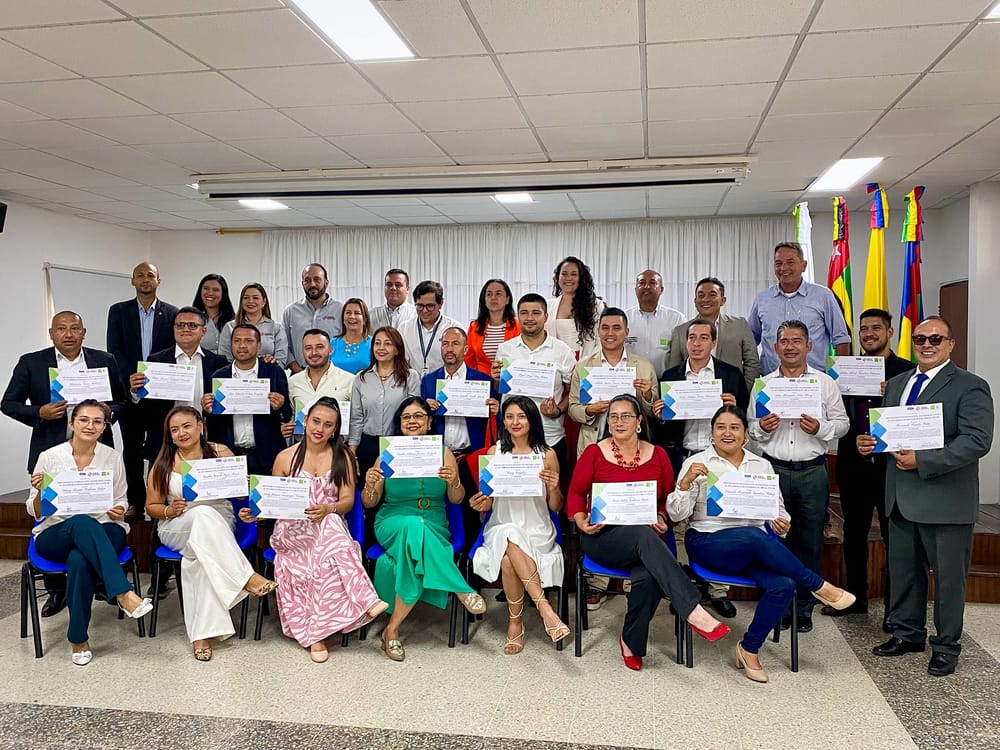 Docentes graduados y comprometidos con la excelencia educativa imagen de la publicación