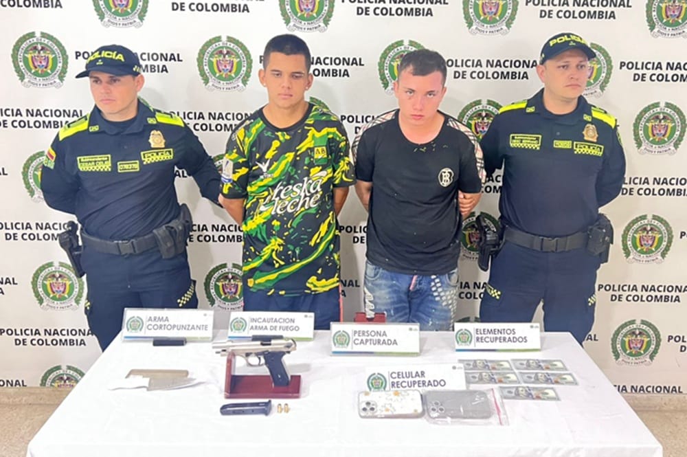Capturan en flagrancia a dos delincuentes por hurto y porte ilegal de armas en Floridablanca imagen de la publicación
