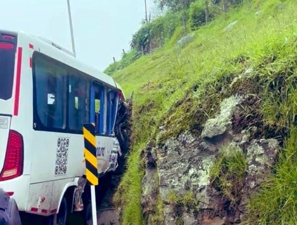 Una mujer muerta y diez heridos en carretera de Cundinamarca imagen de la publicación