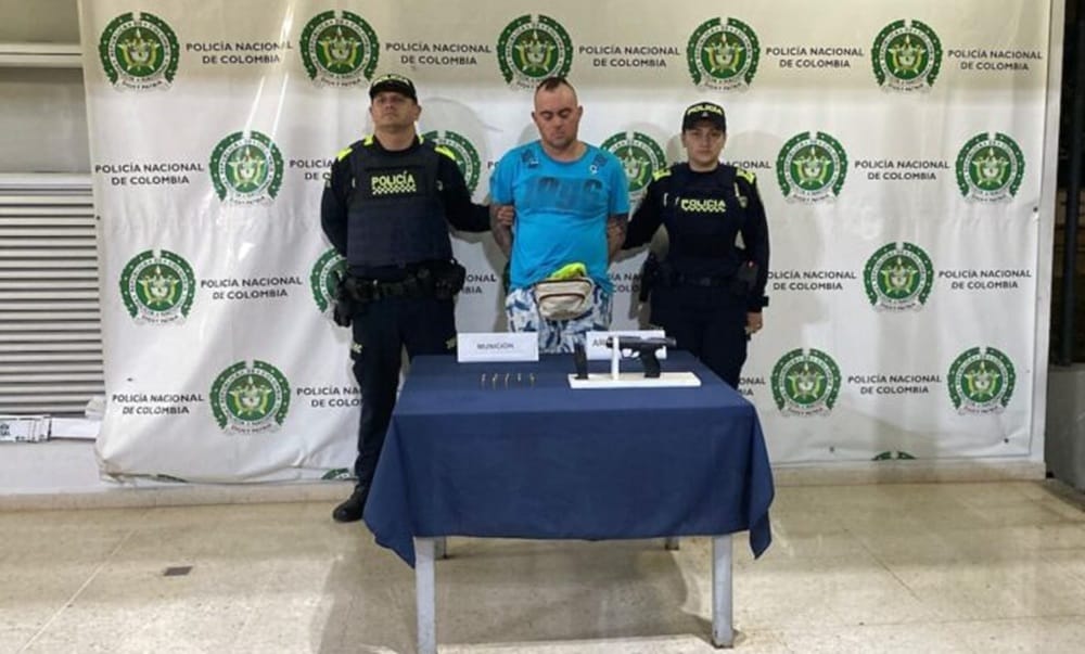 Se creyó en el Lejano Oeste y empezó a disparar al aire imagen de la publicación