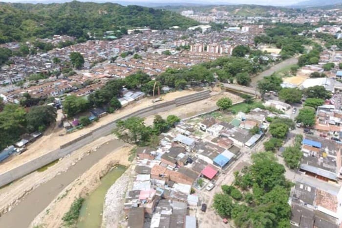 Proyectos paralizados amenazan el desarrollo vial y educativo en Santander imagen de la publicación