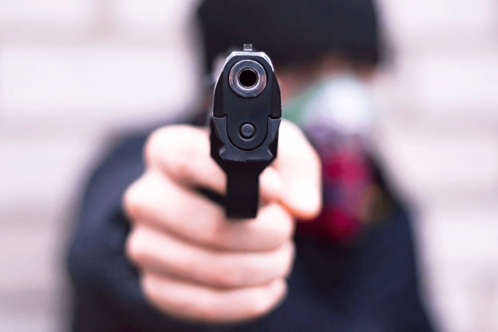 No es ‘Matrix’ pero esquivó una bala y huyo de la muerte imagen de la publicación