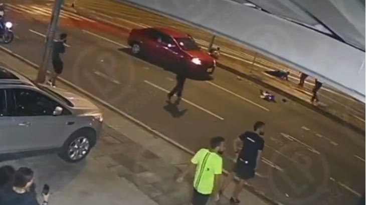 Embestidos dos policías por un auto robado en Bucaramanga imagen de la publicación