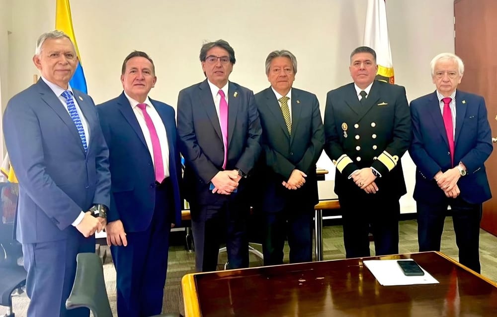 Orden al Mérito Julio Garavito en el Grado de Gran Cruz al ingeniero Hernán Porras Díaz imagen de la publicación