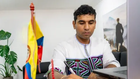 Inician investigación por bochornosa denuncia de corrupción entre el director del Sena y el expresidente de la Cámara imagen de la publicación