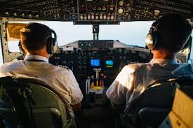 Susto en el aire: Avión voló diez minutos sin piloto porque el copiloto se desmayó mientras que el piloto iba al baño imagen de la publicación