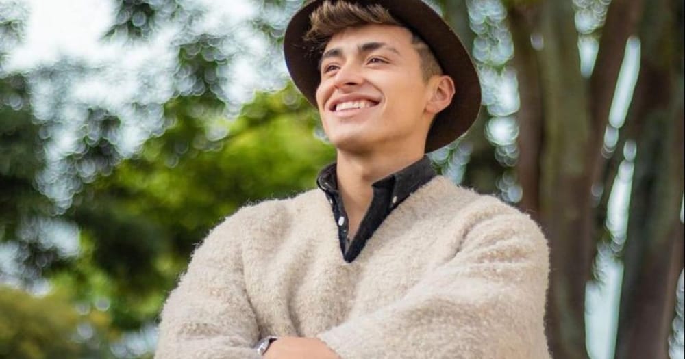 Gesto de honestidad lo llevó a cumplir su sueño de conocer China de la mano de reconocido influencer imagen de la publicación