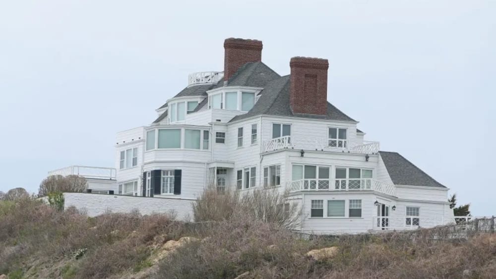Macabro descubrimiento a solo metros de la casa de Taylor Swift imagen de la publicación