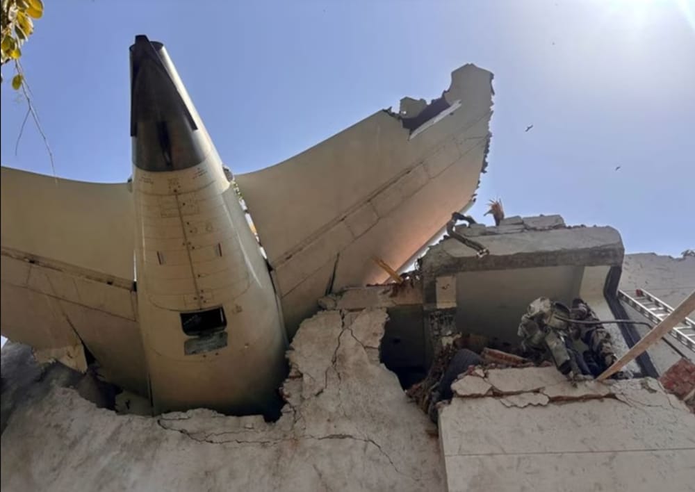Al menos 200 muertos al estrellarse en India un avión que se dirigía a Londres con 240 personas a bordo imagen de la publicación