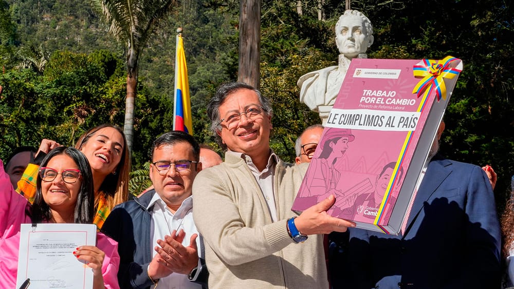 Petro creará batallón de funcionarios para vigilar aplicación de la Reforma Laboral en el sector privado imagen de la publicación