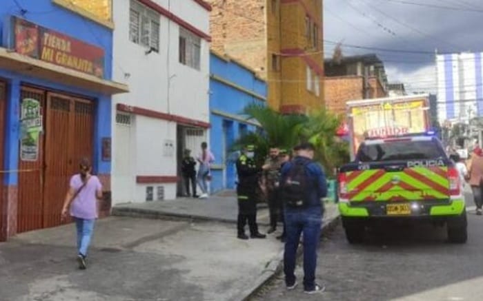 Asaltantes balearon a dos hombres por robar una tienda imagen de la publicación