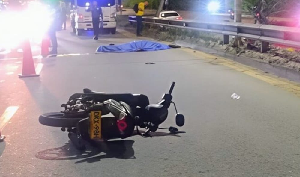 Motociclista falleció tras impactar contra un árbol imagen de la publicación