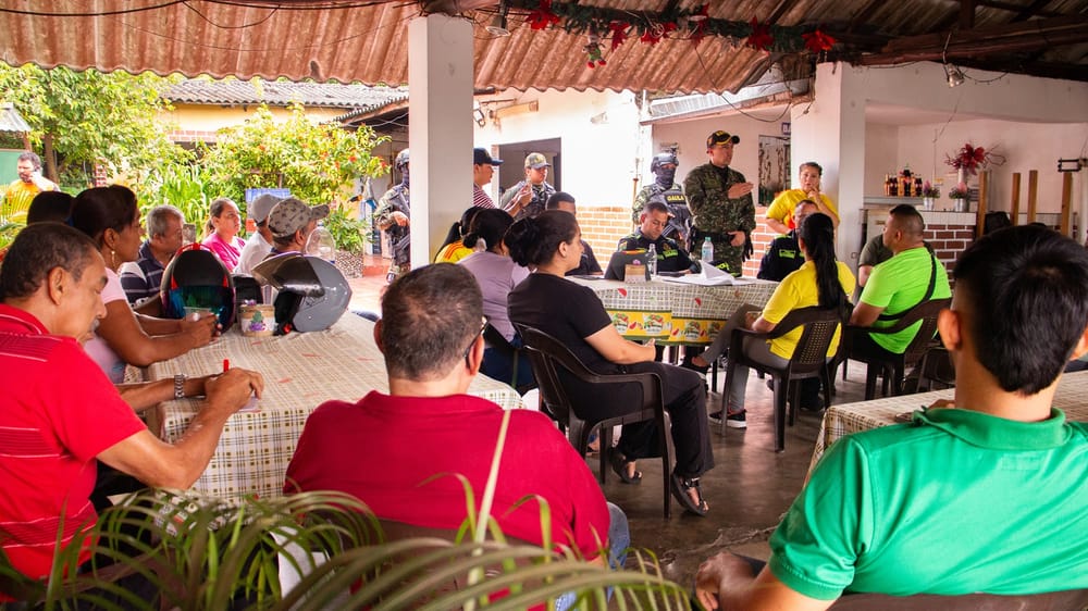 Fuerza pública y Alcaldía fortalecen estrategias de protección para comerciantes de Barrancabermeja imagen de la publicación