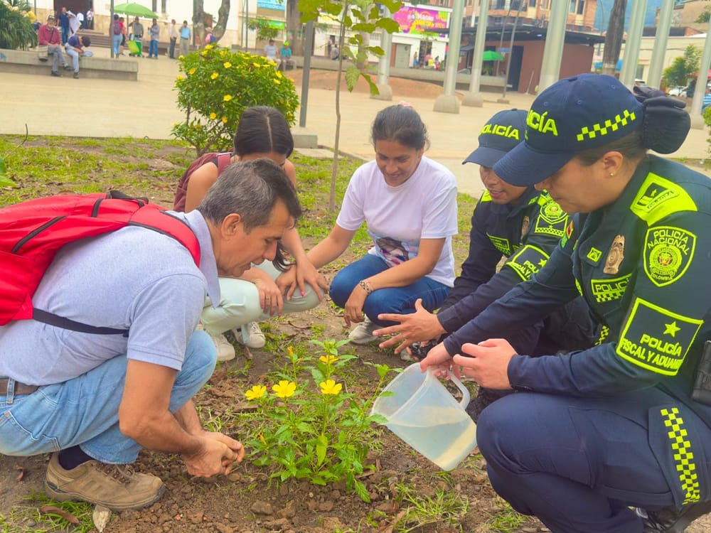Campañas de siembra en la ciudad, por la policía imagen de la publicación