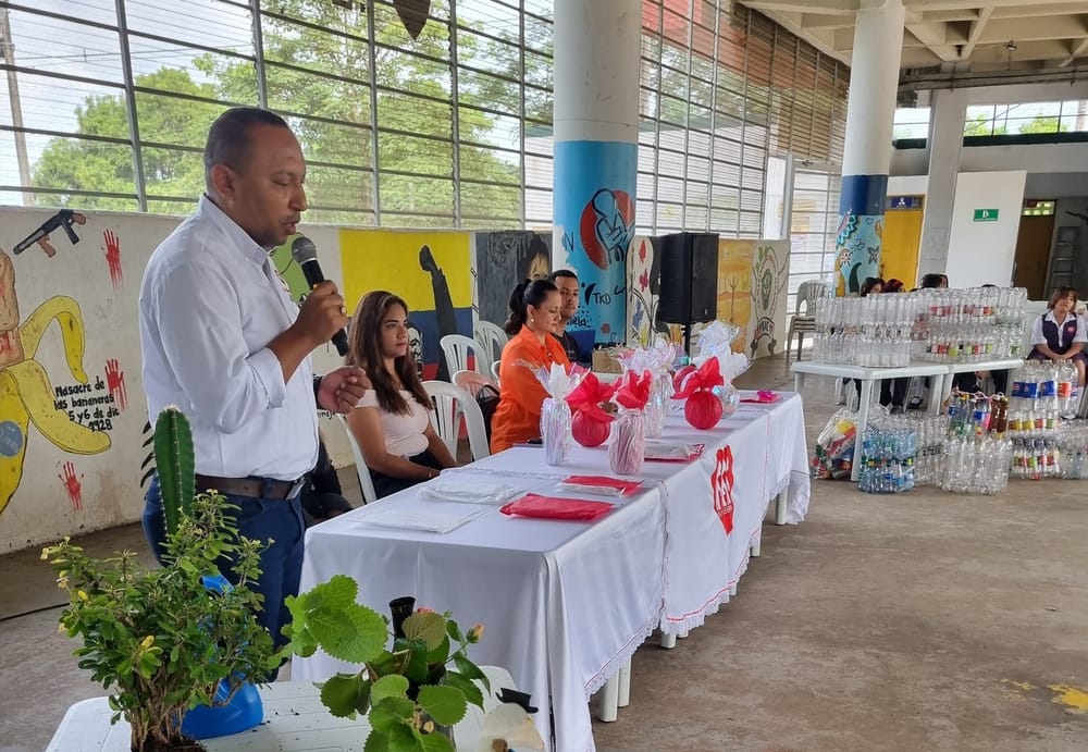 Fortaleciendo el compromiso de proyección social imagen de la publicación