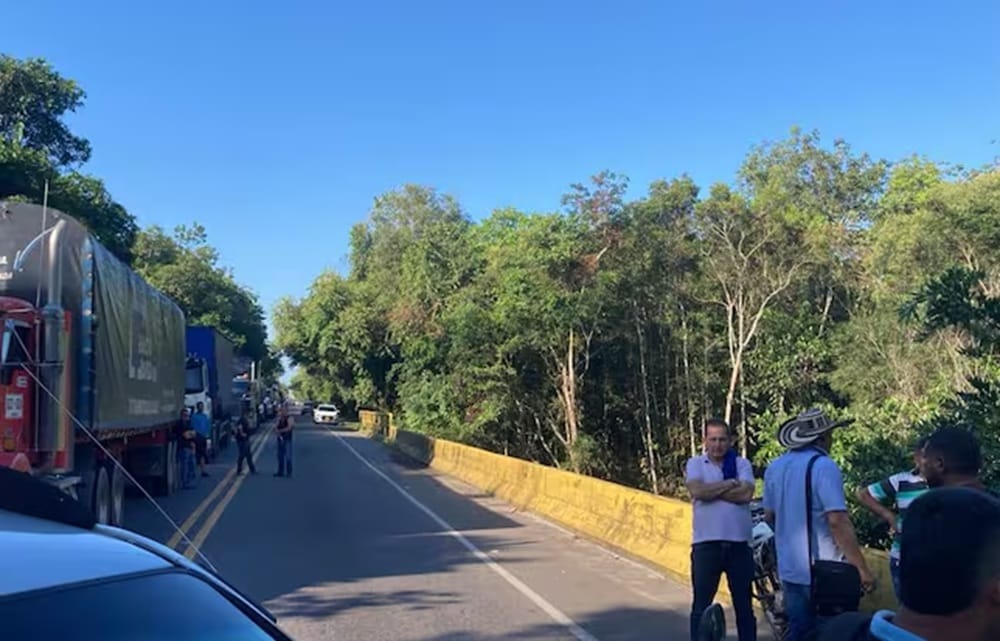 Empezaron los bloqueos escalonados de vías en Santander por el paro arrocero imagen de la publicación