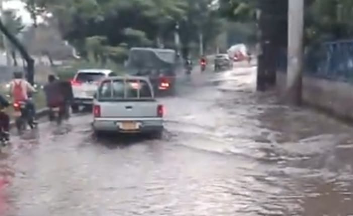 Choque de competencias entre EMPAS y Findeter mientras el anillo vial de Girón es una caos cada vez que llueve imagen de la publicación