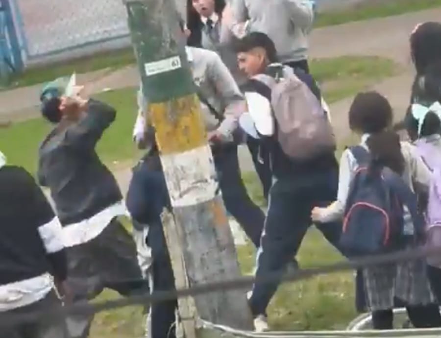 Estudiante fue herido de gravedad con y tres puñadas  al salir de su colegio imagen de la publicación