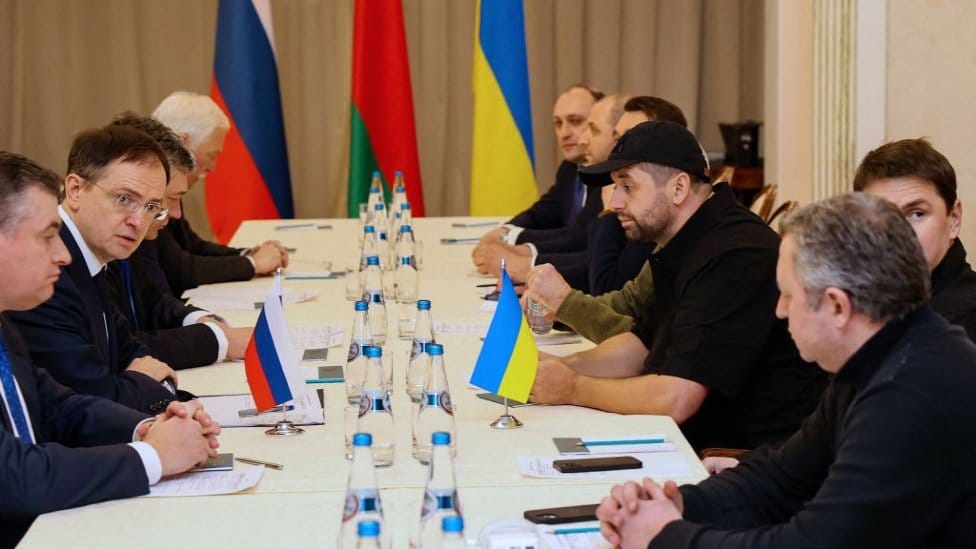 Rusia y Ucrania se reunen para avanzar en intercambios humanitarios y un posible alto al fuego imagen de la publicación