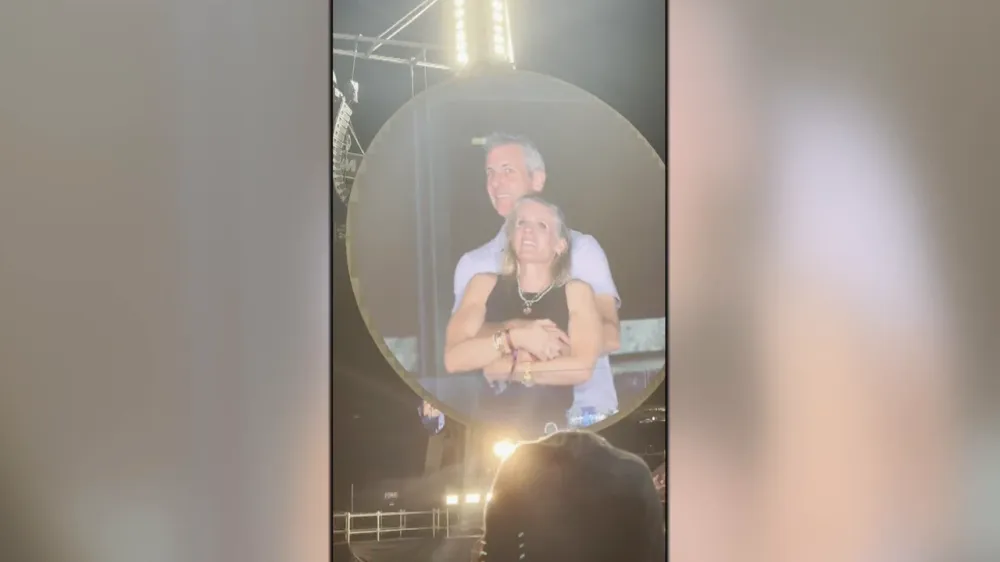 Escándalo en Astronomer por video romántico de su CEO en concierto de Coldplay imagen de la publicación