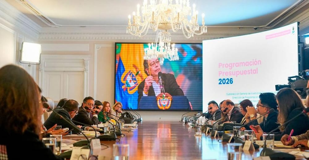 Mayor recaudo tributario y más eficiencia del gasto público, las recomendaciones a Petro por el nuevo presupuesto nacional imagen de la publicación